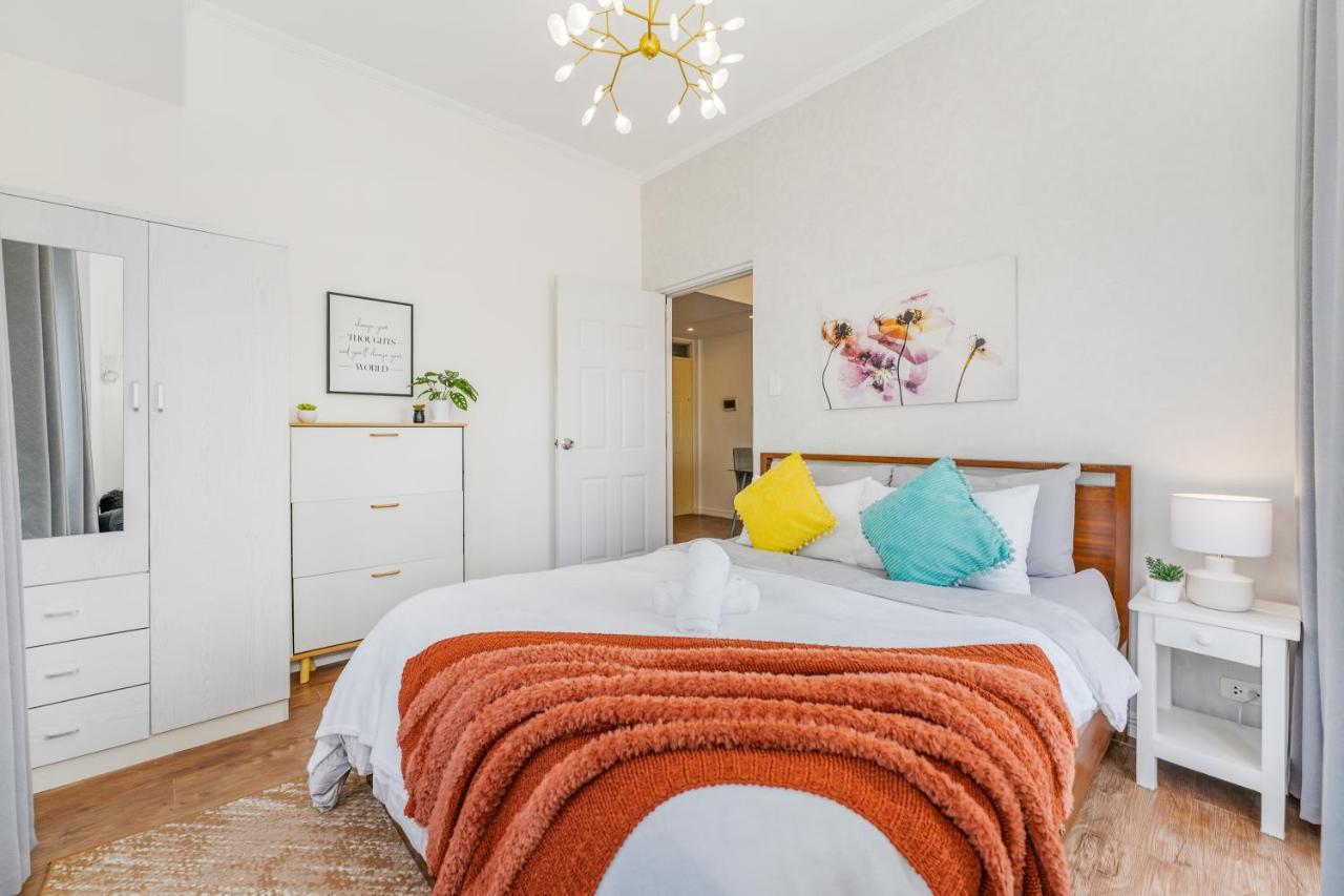 Amani 237, 3 Minutes To Airport, With Gym & Pool, Free Netflix, Fast Wi-fi Apartment *