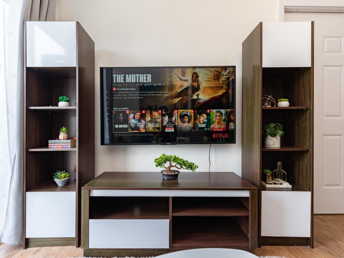 Amani 237, 3 Minutes To Airport, With Gym & Pool, Free Netflix, Fast Wi-fi Apartment *