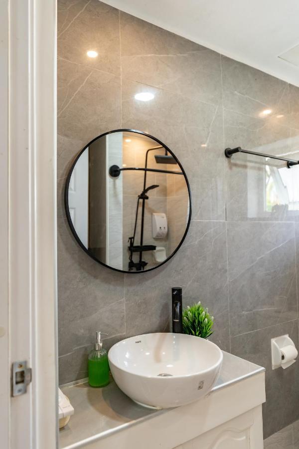 Amani 237, 3 Minutes To Airport, With Gym & Pool, Free Netflix, Fast Wi-fi Apartment