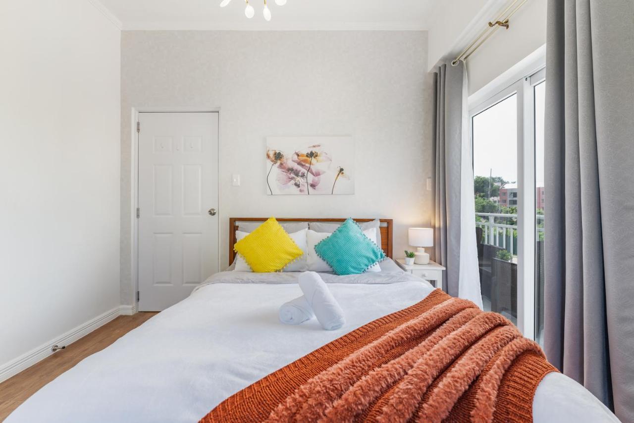 Amani 237, 3 Minutes To Airport, With Gym & Pool, Free Netflix, Fast Wi-fi Apartment *