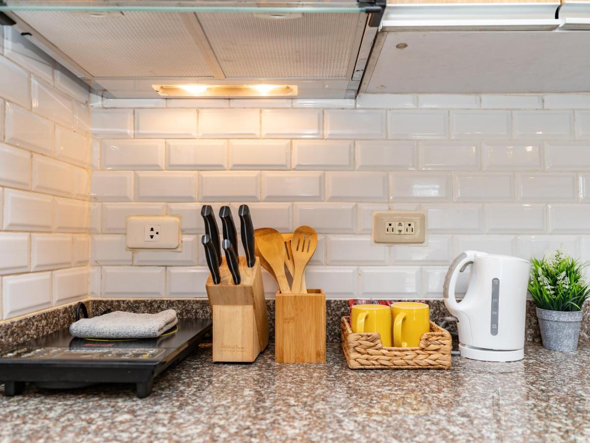 Amani 237, 3 Minutes To Airport, With Gym & Pool, Free Netflix, Fast Wi-fi Apartment *